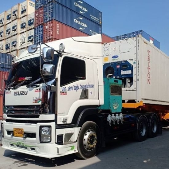 集装箱货运拖车配备发动机和 500 万陆运保险